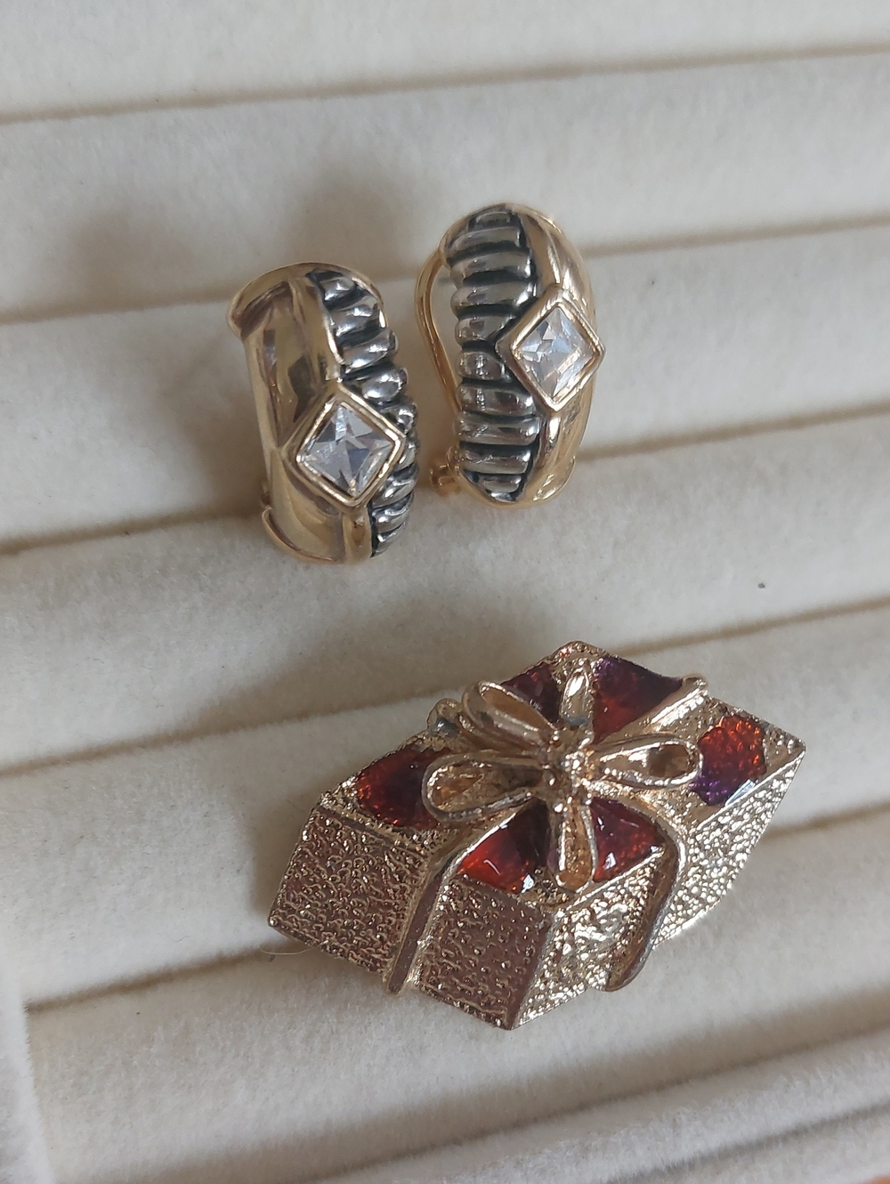 Vintage Two-Tone Textured Earrings & Gold Tone Present Brooch Set